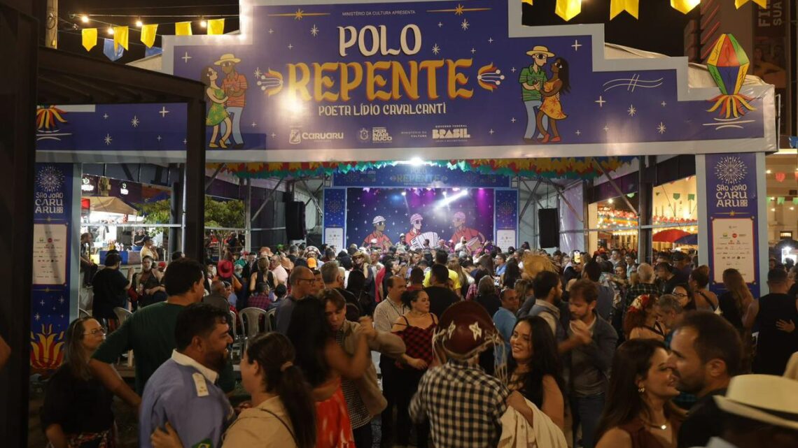 Sábadão com forró tradicional, quadrilha, poesia e cultura popular atrai grande público na Estação Ferroviária Sábadão com forró tradicional, quadrilha, poesia e cultura popular atrai grande público na Estação Ferroviária