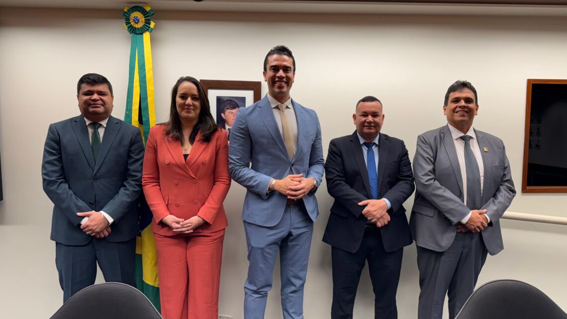Rodrigo Pinheiro comemora sucesso da segurança em Caruaru e é contemplado com três viaturas em Brasília Rodrigo Pinheiro comemora sucesso da segurança em Caruaru e é contemplado com três viaturas em Brasília