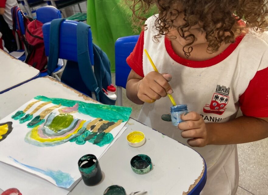 Oficina “Raízes e Sonhos: Brincando com Minha Identidade”, para crianças, no São João de Caruaru, neste domingo (15) Oficina “Raízes e Sonhos: Brincando com Minha Identidade”, para crianças, no São João de Caruaru, neste domingo (15)