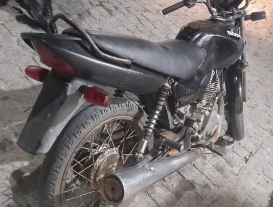 Moto adulterada, sem documento e comprada com R2 mil é apreendida