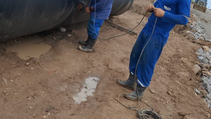 Compesa está fazendo reparo de trecho da Adutora do Agreste e suspendeu abastecimento em vários bairros de Caruaru