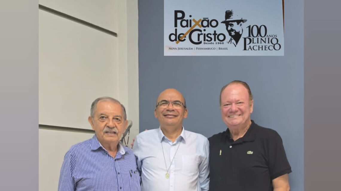 Gilberto Barbosa recebe Robinson Pacheco e Luiz Felipe Moura na sede da Obra de Maria para firmar parceria com Nova Jerusalém Gilberto Barbosa recebe Robinson Pacheco e Luiz Felipe Moura na sede da Obra de Maria para firmar parceria com Nova Jerusalém