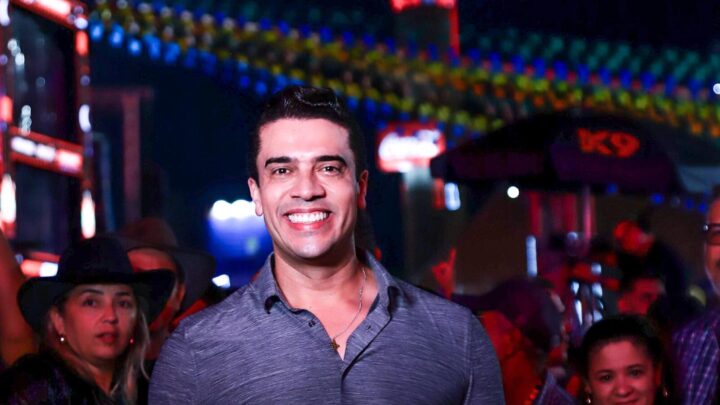 Caruaru aclama Rodrigo Pinheiro no encerramento do maior São João de todos os tempos
