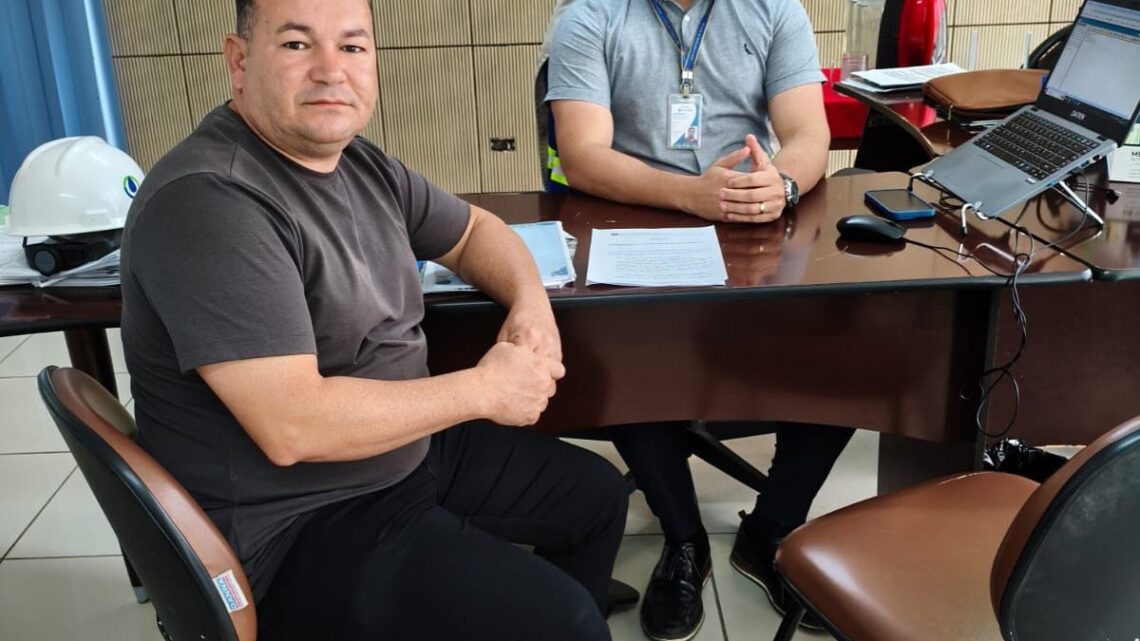 Vereador Cabo Cardoso tem importante reunião com diretor da Compesa em busca de melhorias no saneamento de Caruaru Vereador Cabo Cardoso tem importante reunião com diretor da Compesa em busca de melhorias no saneamento de Caruaru