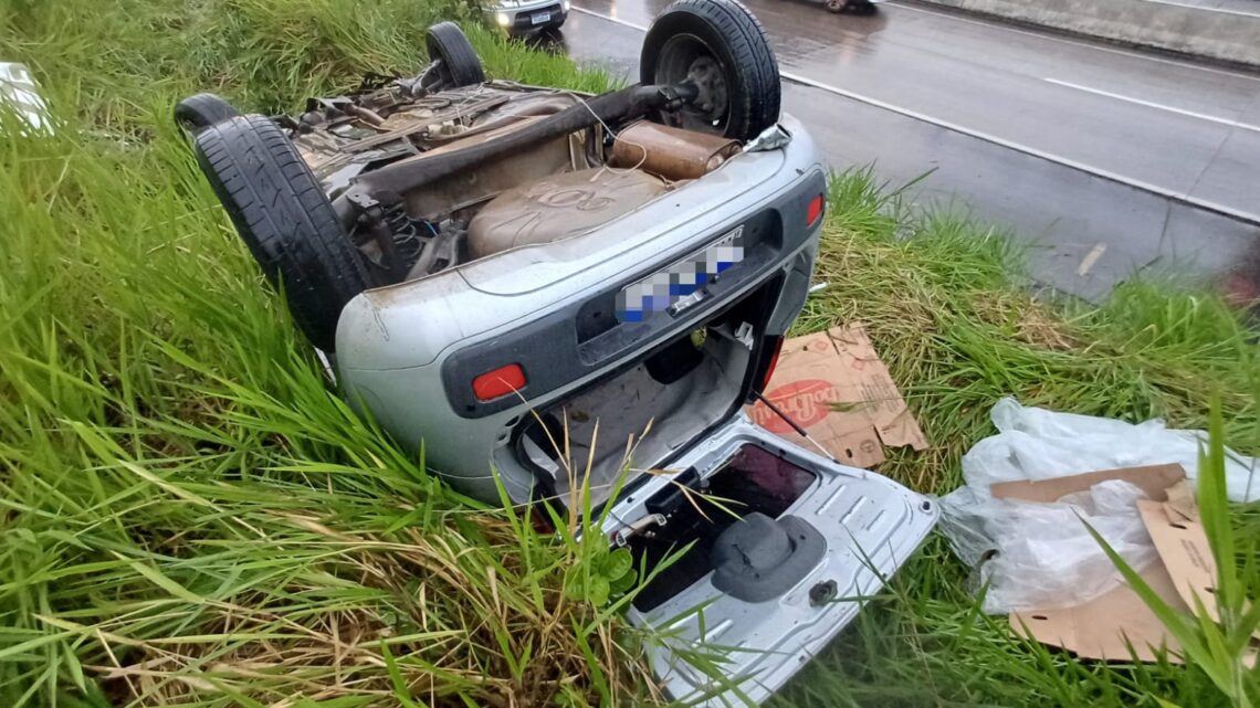 Capotamento deixa feridos na BR 232 Capotamento deixa feridos na BR 232
