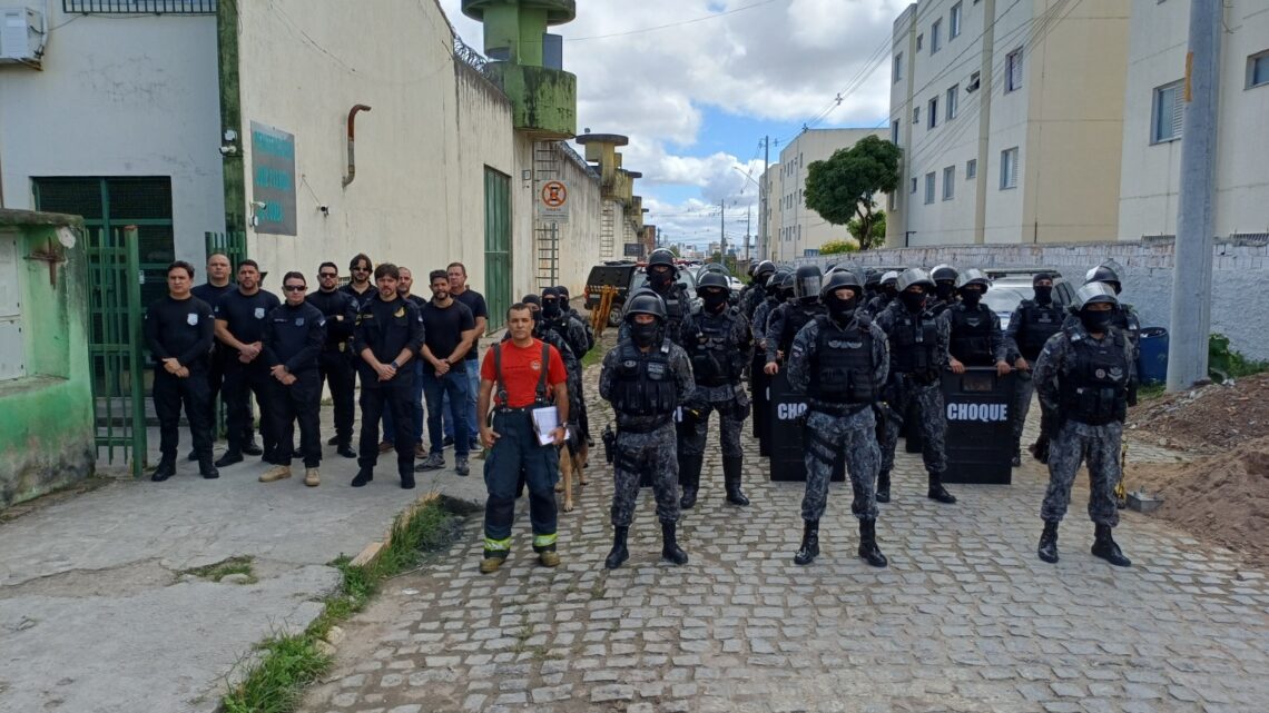 SEAP realiza operação de segurança na Penitenciária de Caruaru em busca de materiais ilícitos