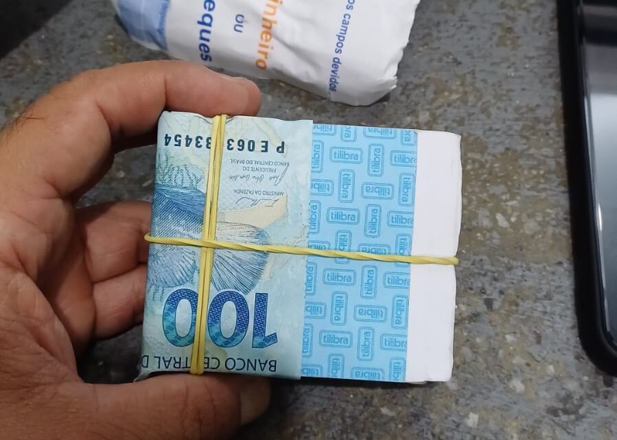 Casal suspeito de estelionato é detido pela PRF Casal suspeito de estelionato é detido pela PRF