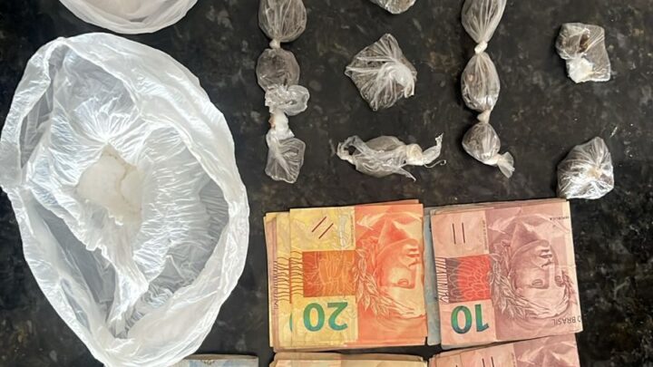 Homem é apreendido traficando drogas, após informações repassadas pelo Disque Denúncia em parceria com o 1° BIEsp