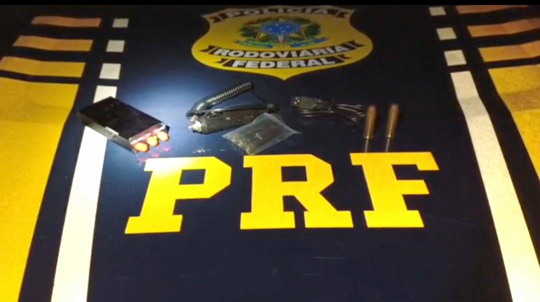 Suspeitos de roubo a carga são detidos pela PRF em Bezerros Suspeitos de roubo a carga são detidos pela PRF em Bezerros