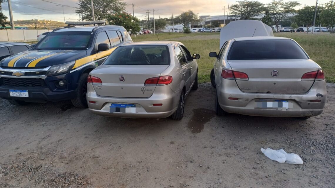 PRF apreende carro clonado e localiza veículo original em Caruaru