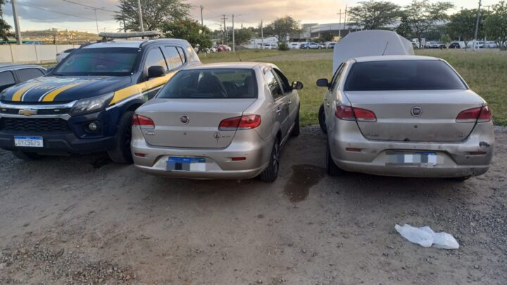 PRF apreende carro clonado e localiza veículo original em Caruaru