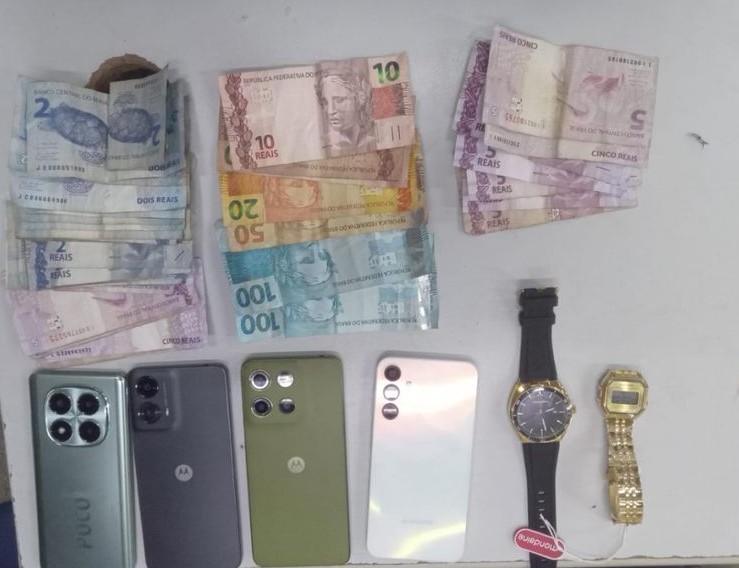 Dupla é presa após roubo a farmácia e clínica em S