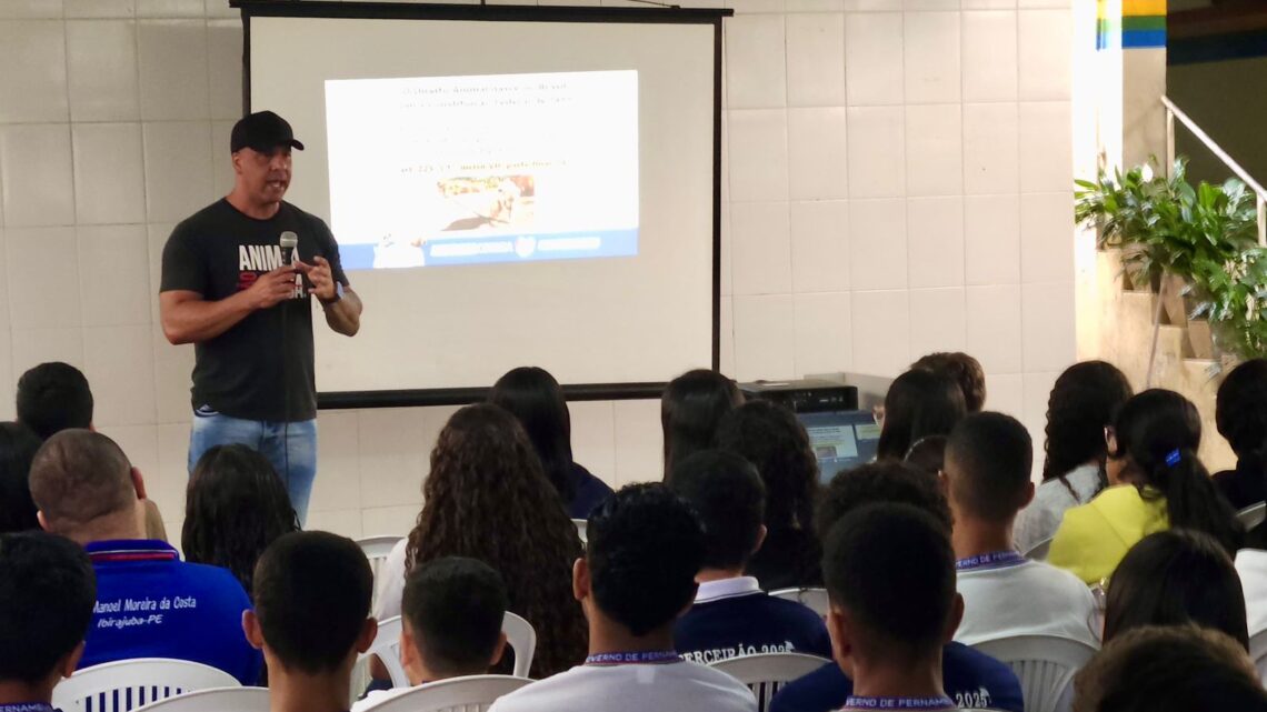 Caravana do Direito Animal chega a Ibirajuba com palestra de Anderson Correia para 300 estudantes