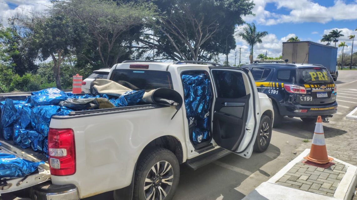 PRF e Denarc apreendem caminhonete com 185 Kg de maconha