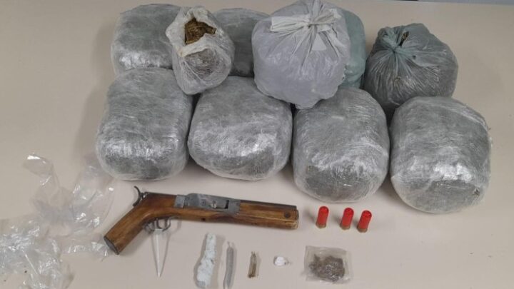 Homem com mandado de prisão em aberto é preso numa festa