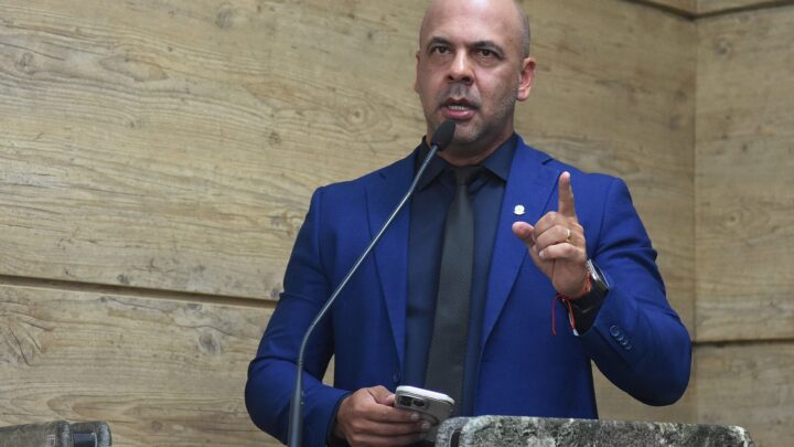 Anderson Correia solicita implantação do Hospital Público Veterinário 24h do Agreste em Caruaru