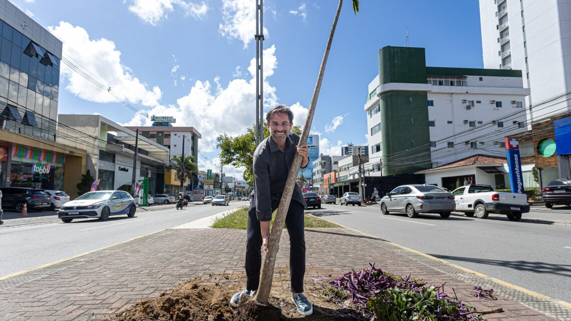 Caruaru inicia ação de arborização que prevê o plantio de 160 árvores em áreas verdes do município