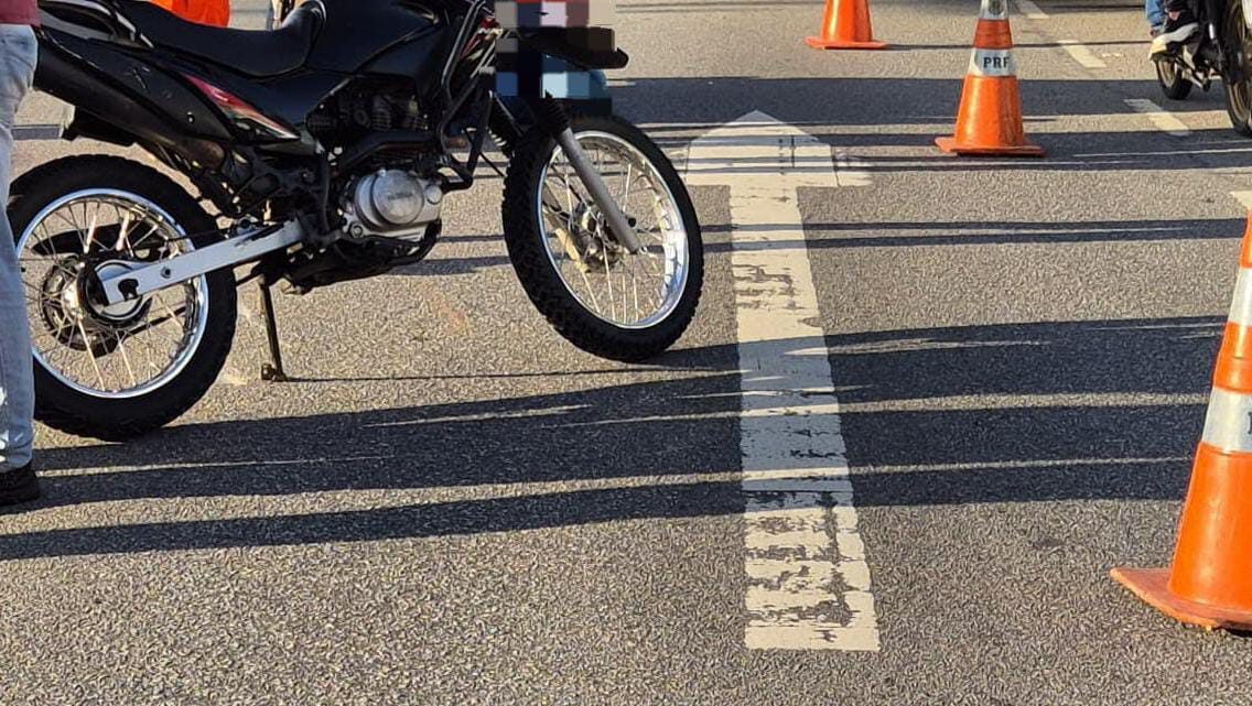 Colisão entre carro e moto