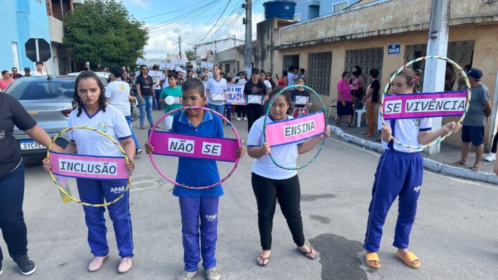 Apaes participam de caminhada pela Semana da Pessoa com Deficiência em Agrestina