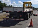 Homem morre, após motorista bater na traseira de caminhão, e ser atropelado por outro caminhão