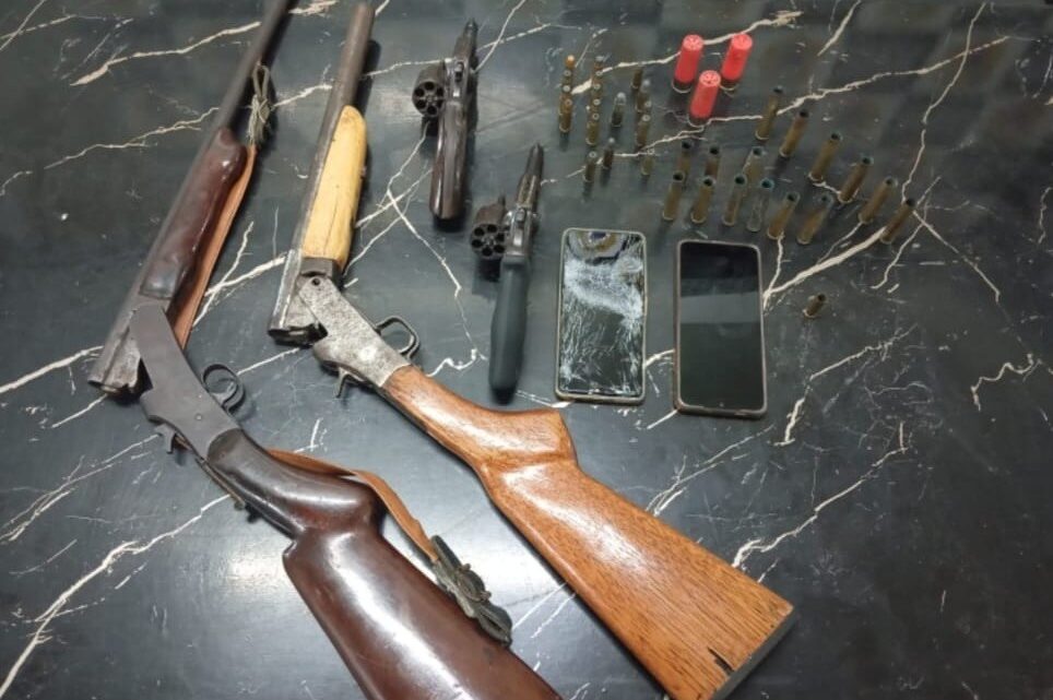 PM frustra assalto em residência e prende suspeitos