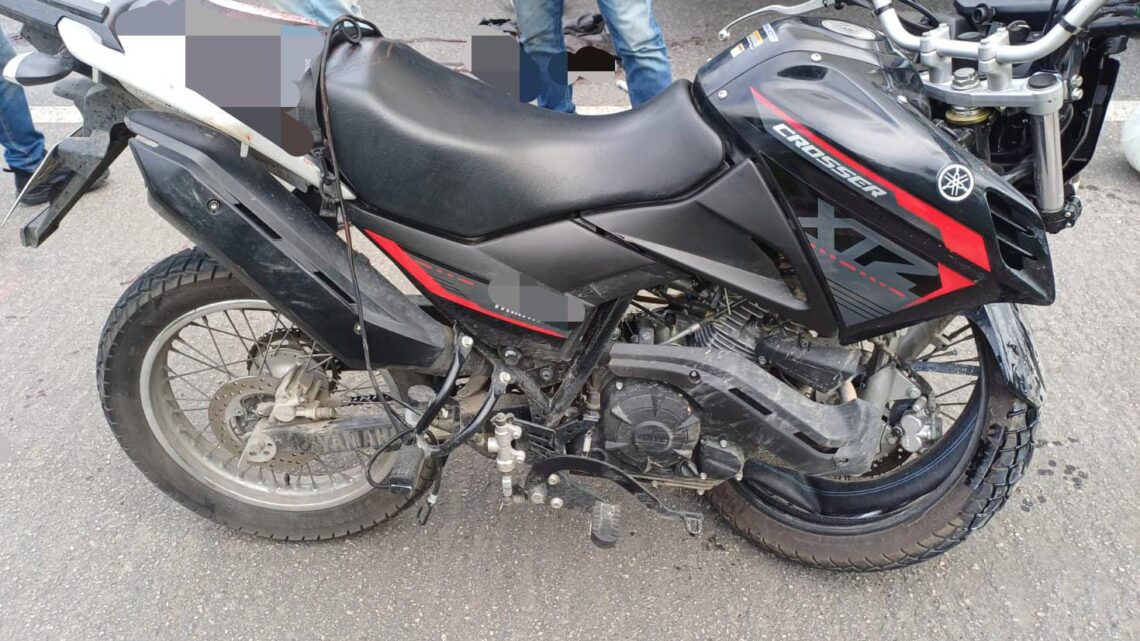 Motociclista morre ao bater na traseira de caminhão na BR 232