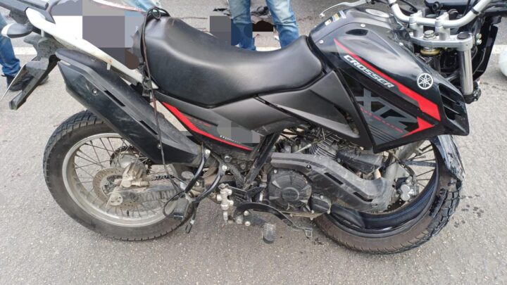 Motociclista morre ao bater na traseira de caminhão na BR 232