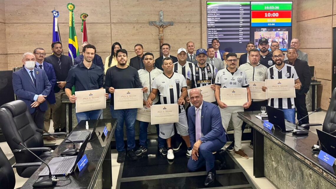 Anderson Correia homenageia personalidades e torcedores que marcaram a campanha do Central na Série D Anderson Correia homenageia personalidades e torcedores que marcaram a campanha do Central na Série D