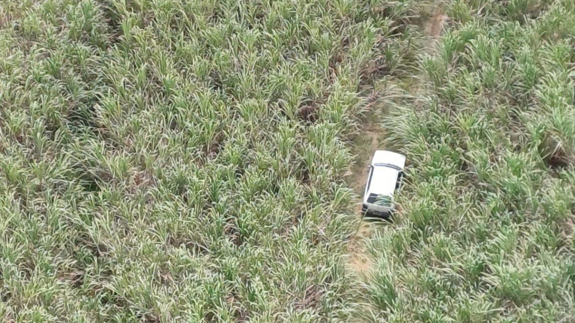 Carro roubado durante sequestro é recuperado com apoio de helicóptero da PRF Carro roubado durante sequestro é recuperado com apoio de helicóptero da PRF