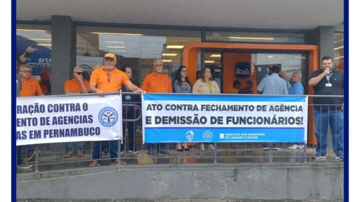 Sindicato dos Bancários de Caruaru em ato público contra o fechamento da agência do Itaú em Caruaru
