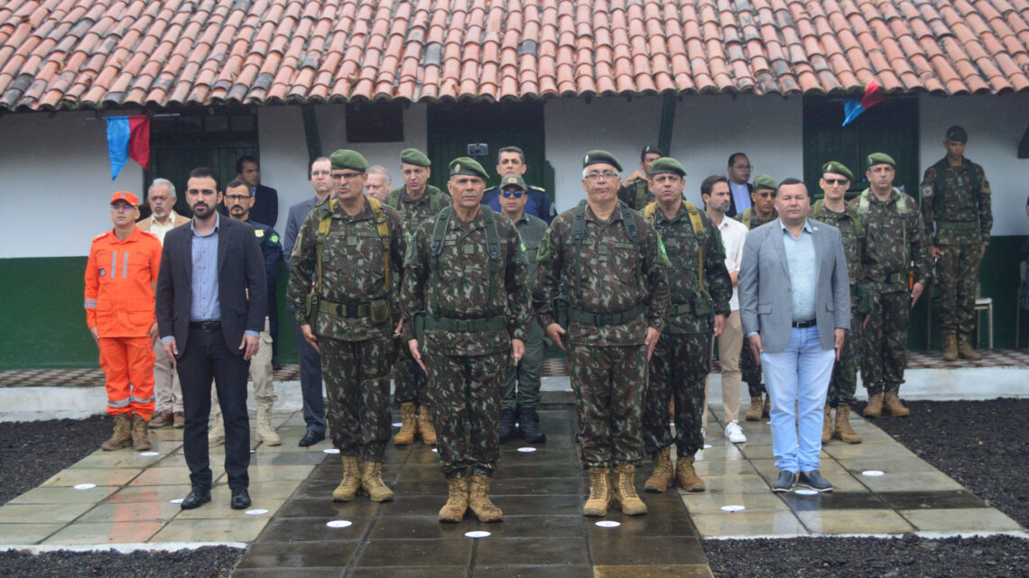 Tiro de Guerra de Caruaru realiza formatura para receber General de Exército Ribeiro, Comandante Militar do Nordeste Tiro de Guerra de Caruaru realiza formatura para receber General de Exército Ribeiro, Comandante Militar do Nordeste