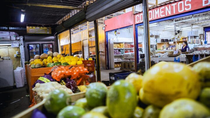 Preços da Ceaca têm queda em produtos populares e apenas dois itens registram aumentos