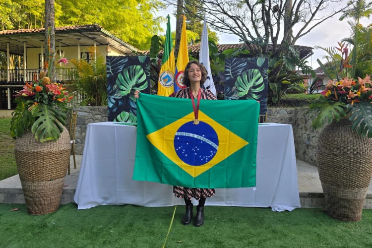 Aluna pernambucana conquista ouro inédito na Olimpíada Iberoamericana de Biologia, na Colômbia Aluna pernambucana conquista ouro inédito na Olimpíada Iberoamericana de Biologia, na Colômbia