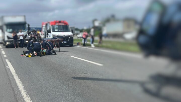 Homem é atropelado por moto ao tentar pegar boné