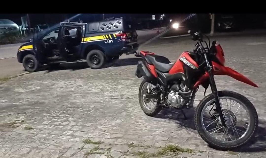 Moto roubada há 3 dias é recuperada nas proximidades do HRA