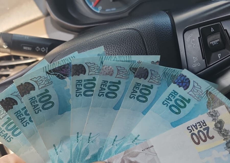 PRF apreende em Caruaru homem e adolescente com R$ 1,3 mil em notas falsas