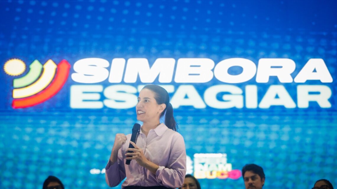 Simbora Estagiar: iniciativa do Governo-PE garante mais de 20 mil novas vagas de estágio no Estado e reajuste de pelo menos 40% nas bolsas para os estudantes Simbora Estagiar: iniciativa do Governo-PE garante mais de 20 mil novas vagas de estágio no Estado e reajuste de pelo menos 40% nas bolsas para os estudantes