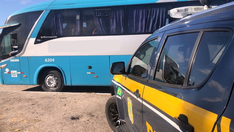 Idoso é detido suspeito de importunação sexual contra passageira de um ônibus Idoso é detido suspeito de importunação sexual contra passageira de um ônibus