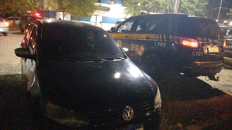 Em menos de 6 horas, PRF recupera dois veículos roubados e prende suspeitos em Caruaru Em menos de 6 horas, PRF recupera dois veículos roubados e prende suspeitos em Caruaru