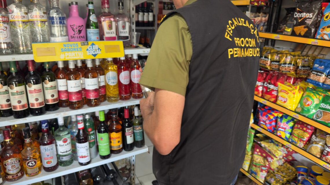 Procon-PE notifica depósitos de bebidas no Agreste e na capital durante fiscalização Procon-PE notifica depósitos de bebidas no Agreste e na capital durante fiscalização