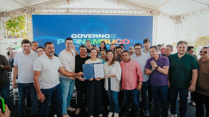 Em Caruaru, governadora Raquel Lyra anuncia mais de R$ 9 milhões em investimentos estaduais para a construção da nova Feira do Gado e pavimentação de ruas