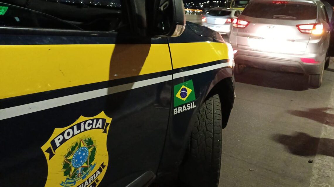 Carro roubado e clonado duas vezes é recuperado pela PRF