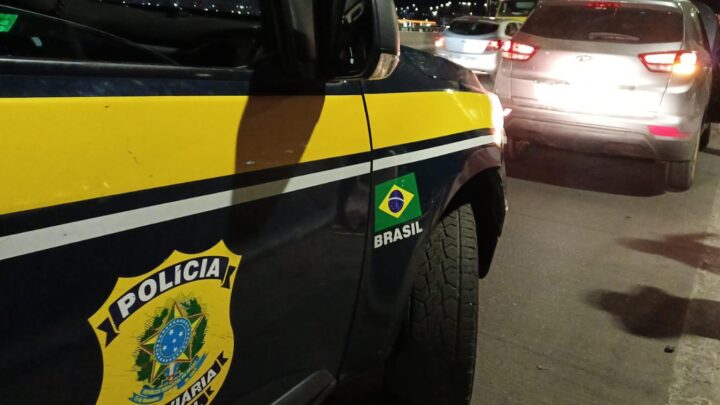 Carro roubado e clonado duas vezes é recuperado pela PRF
