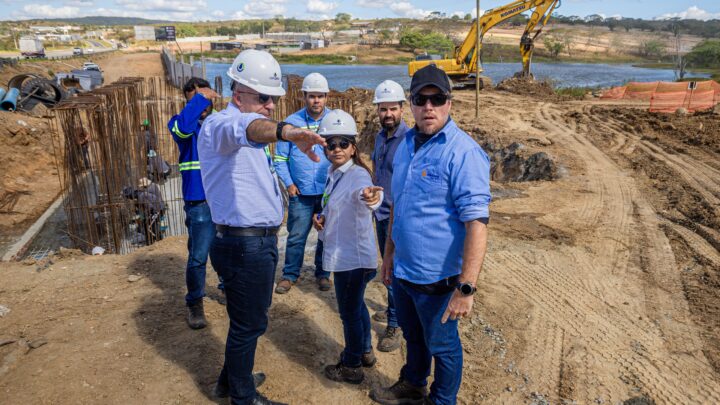 Presidente da Compesa acompanha obras da Adutora do Agreste que irá beneficiar Caruaru, Bezerros e Gravatá