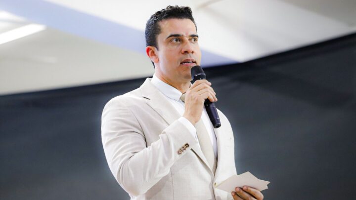 Prefeito Rodrigo Pinheiro sanciona lei que beneficia mototaxistas