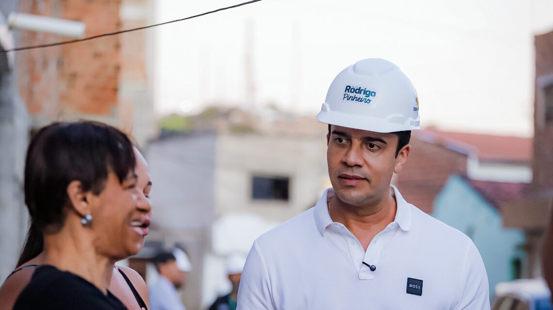 Prefeito Rodrigo Pinheiro anuncia o calçamento de sete ruas e a construção da Praça do João Mota Prefeito Rodrigo Pinheiro anuncia o calçamento de sete ruas e a construção da Praça do João Mota