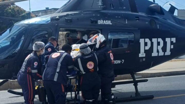 Vítima de queimaduras é resgatada de helicóptero, após desabamento com multiplas vítimas