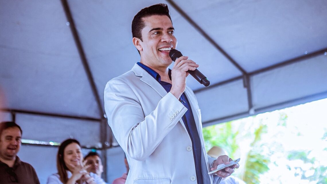 Prefeito Rodrigo Pinheiro sanciona lei do programa “CNH na Mão” Prefeito Rodrigo Pinheiro sanciona lei do programa “CNH na Mão”