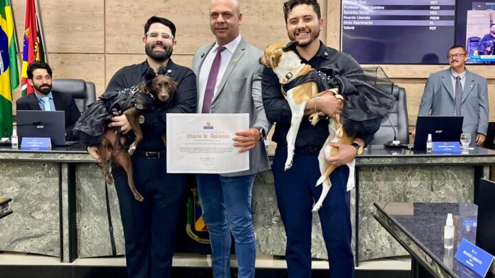 Com Mel e Cacau, Anderson Correia homenageia projeto que inspira adoção responsável em Caruaru