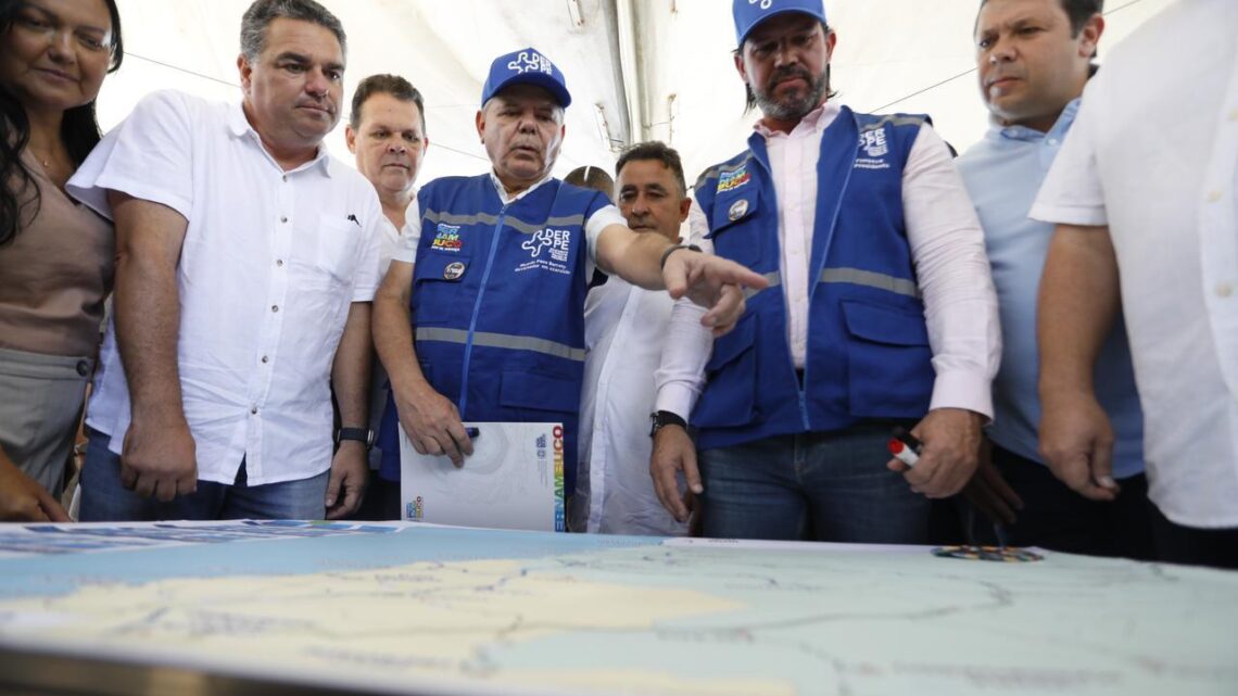 Governador em exercício Ricardo Paes Barreto visita obras em rodovias da Mata Sul Governador em exercício Ricardo Paes Barreto visita obras em rodovias da Mata Sul